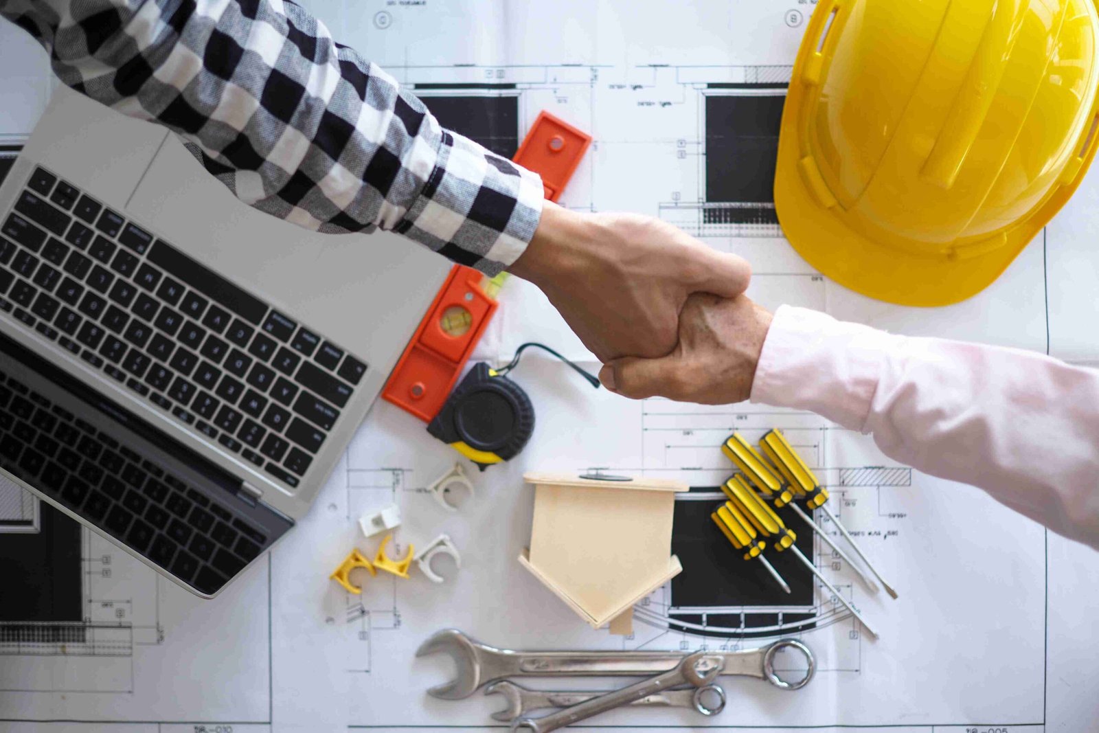 vecteezy_hand-in-hand-between-project-contractors-and-customers-due_18973682_11zon